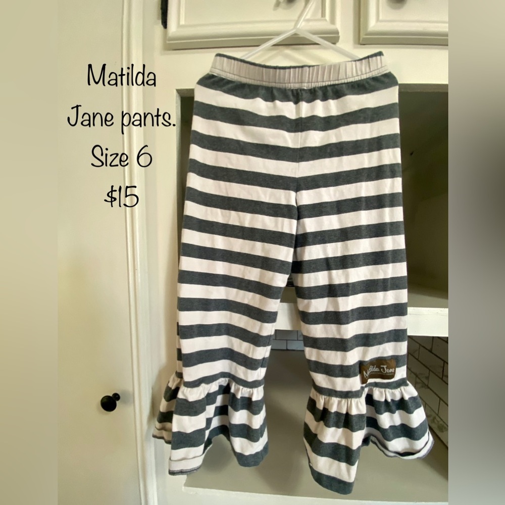 Girls Matilda Jane gray & white ruffle pants. Size 6. Like new. Smoke free home.